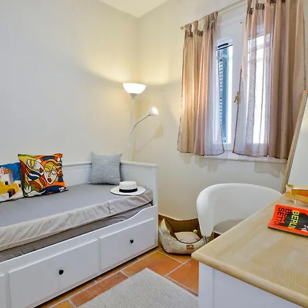 בית נופש Two-bedroom With Sea View In