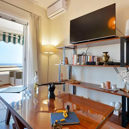 Semesterbostad Two-bedroom With Sea View In