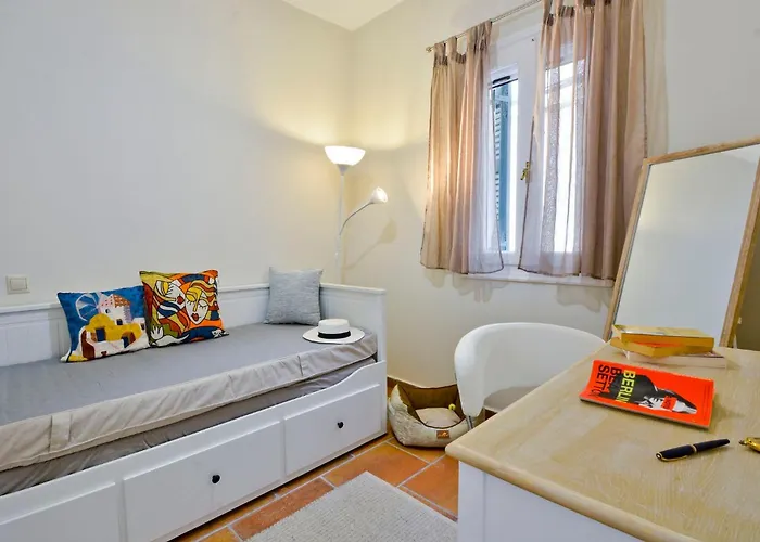 Hébergement de vacances Two-bedroom With Sea View In