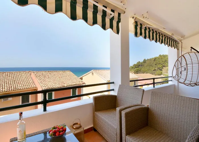 Vakantiehuis Two-bedroom With Sea View In Glyfada (Corfu)