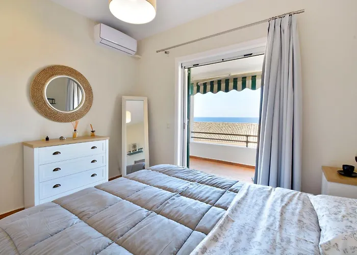 Vakantiehuis Two-bedroom With Sea View In *
