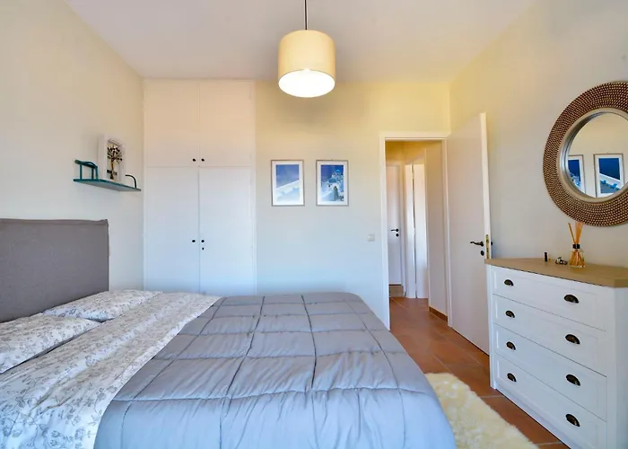 Hébergement de vacances Two-bedroom With Sea View In *