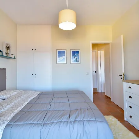 בית נופש Two-bedroom With Sea View In *